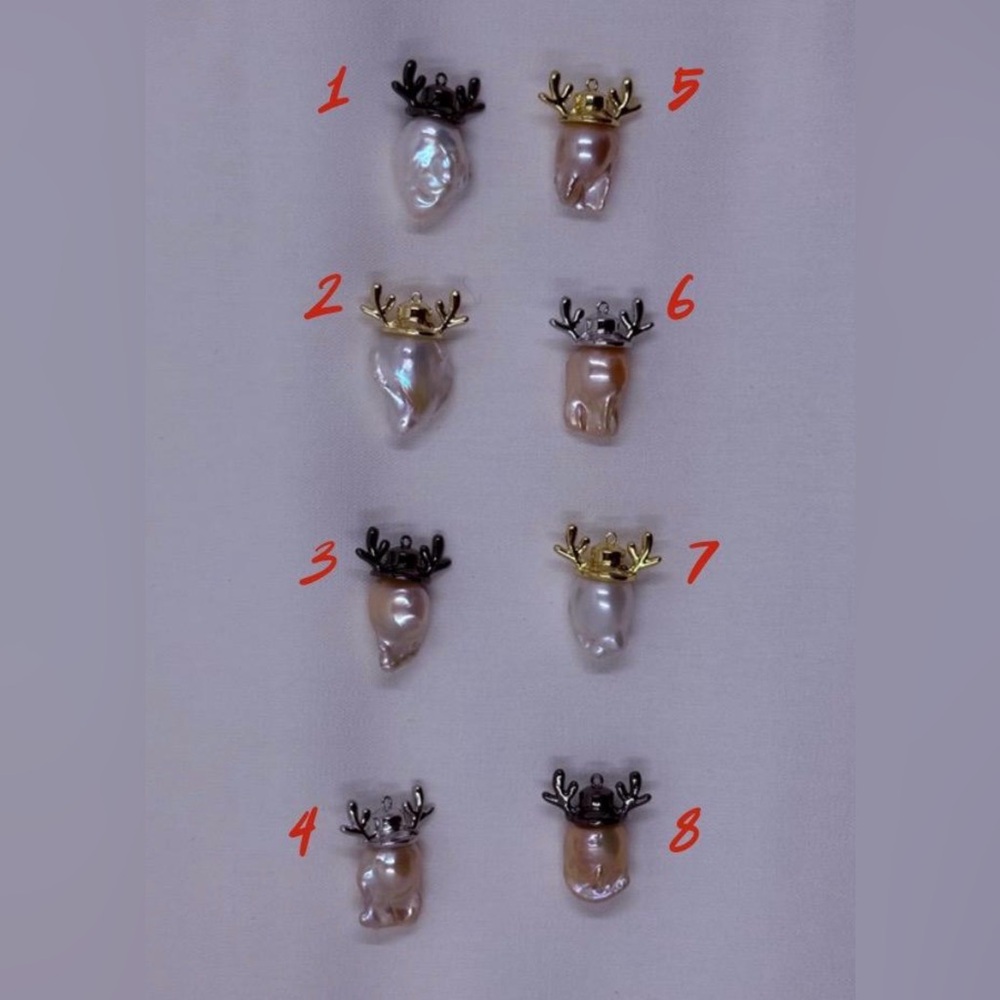 Baroque Pearl Charm with Antler Design Hat for Necklace